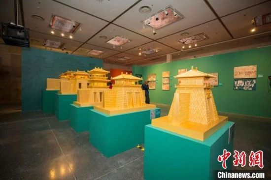 圖為呈現敦煌壁畫中的建筑和園林之美的復原模型。(資料圖) 敦煌研究院供圖 圖為呈現敦煌壁畫中的建筑和園林之美的復原模型。(資料圖) 敦煌研究院供圖