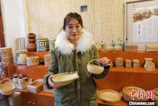 40多種精小玲瓏、純手工制作的新型盛食容器、居家工藝品等,每一件都令人愛不釋手。 馮志軍 攝 40多種精小玲瓏、純手工制作的新型盛食容器、居家工藝品等,每一件都令人愛不釋手。 馮志軍 攝