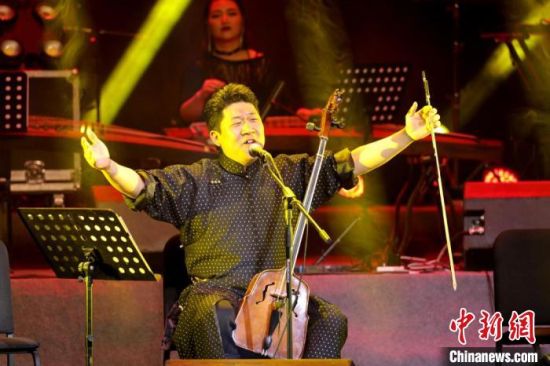 圖為樂隊主創巴依勒格。(資料圖) 受訪者供圖 圖為樂隊主創巴依勒格。(資料圖) 受訪者供圖