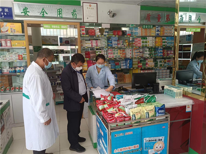 1658410661330285.jpg 甘南州合作市紀委監委第一督查組在合作市世紀大藥房進行督查檢查。.jpg