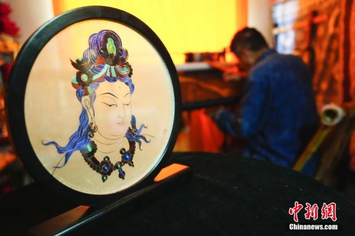 圖為劉云帆所創作的敦煌元素刺繡作品。 中新社發 謝秉錫 攝 圖為劉云帆所創作的敦煌元素刺繡作品。 中新社發 謝秉錫 攝