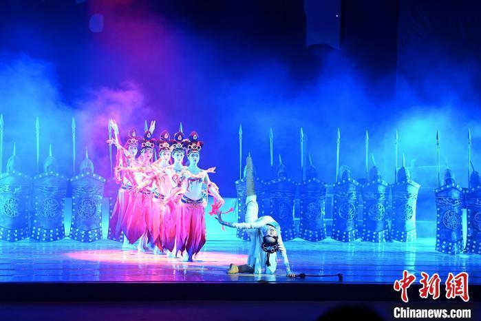 2023年2月18日,蘭州歌舞劇院創排的大型舞劇《大夢敦煌》。  九美旦增 攝 2023年2月18日,蘭州歌舞劇院創排的大型舞劇《大夢敦煌》。  九美旦增 攝
