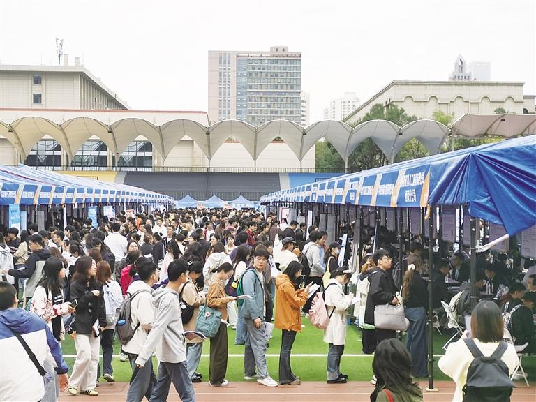 蘭州大學舉辦畢業生雙選會